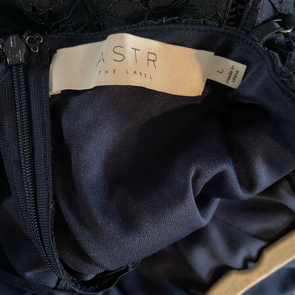 ASTR LACE BLUE DRESS - Picture 4 of 5